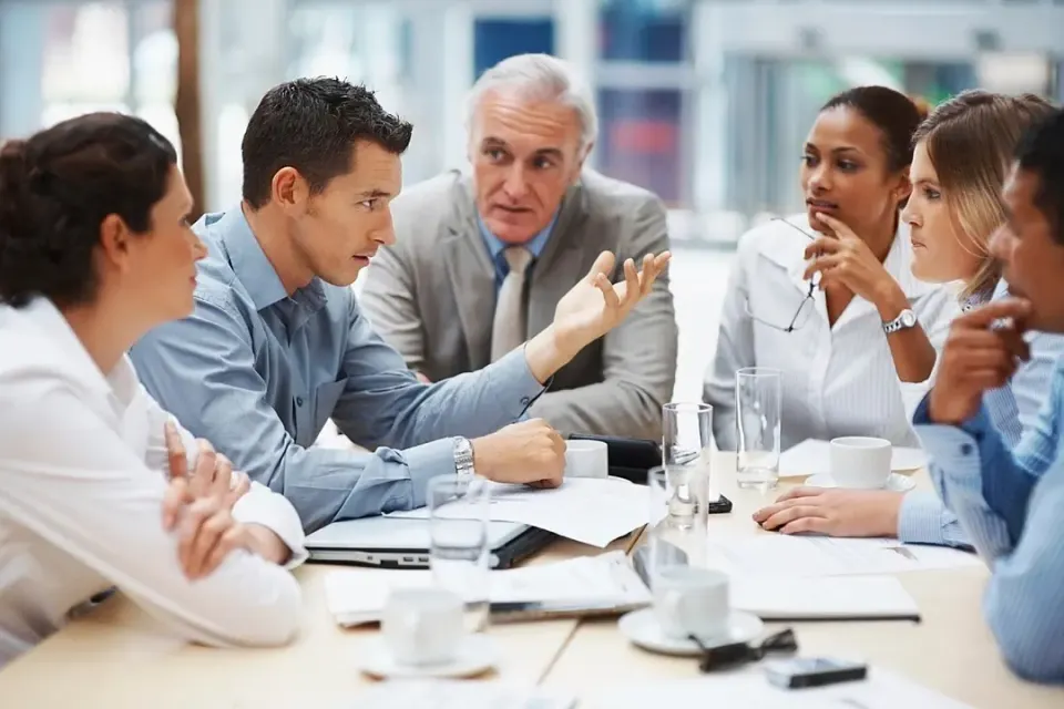 Hero image showing a therapy meeting